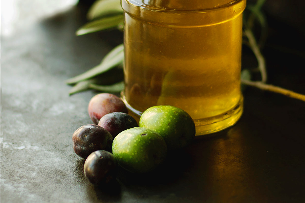 Olivenöl gegen Falten pur auf das Gesicht